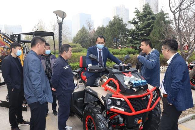 FB体育 FB体育平台丝绸、陶瓷、新能源车……“淄博制造顶呱呱” 11个国家客商齐聚淄博洽谈合作(图7)