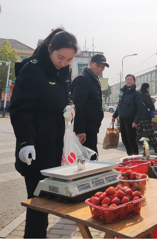 安徽省巢湖市槐林市场监管所开展FB体育 FB体育平台水果市场计量器具专项检查(图1)