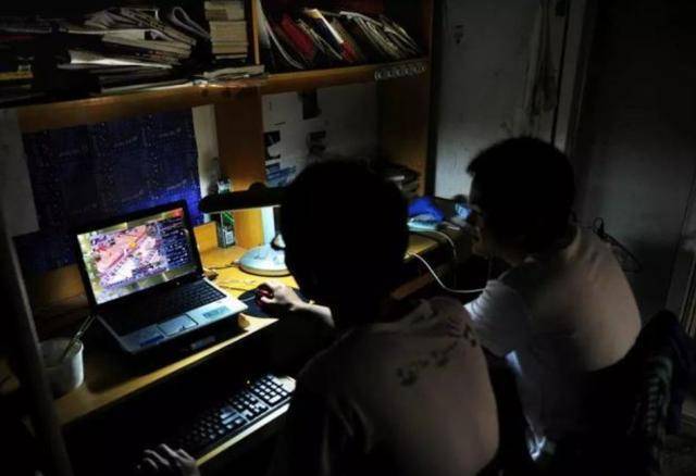 高考状元黎力FB体育 FB体育平台：抢银行被判10年出狱后考进西安交大今年刚毕业(图8)