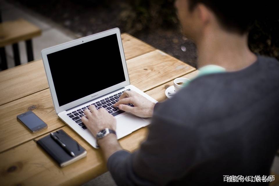 FB体育 FB体育平台最适合考公务员的4个大学专业岗位好机会多待遇也不错！(图2)