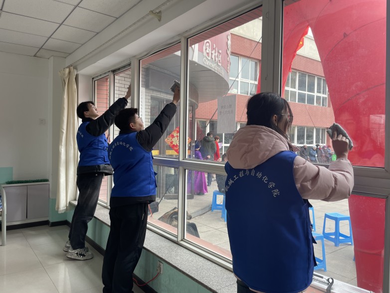 沈阳工学院机械工程与自动化学院与李石社区联合开展学雷锋志愿服务活动FB体育 FB体育平台(图3)