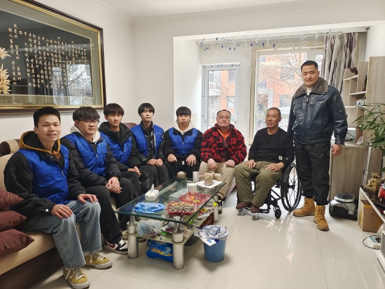 沈阳工学院机械工程与自动化学院与李石社区联合开展学雷锋志愿服务活动FB体育 FB体育平台(图6)