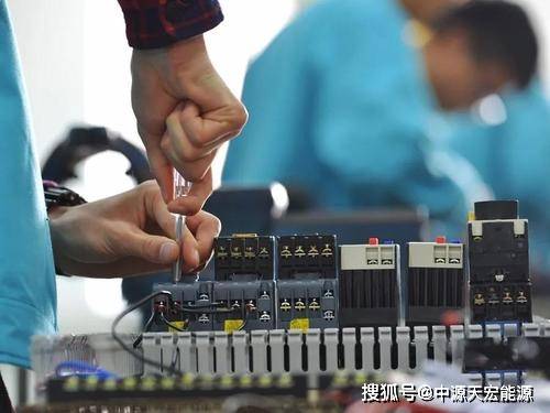 FB体育 FB体育平台自动化专业毕业能干吗？天天进厂给人调试设备工资倒不低(图3)