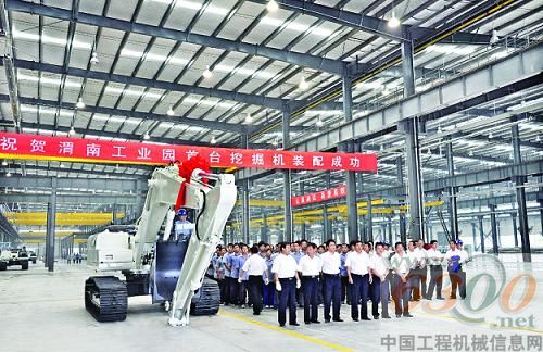 FB体育 FB体育平台中联重科渭南工业园首台挖掘机成功下线(图1)