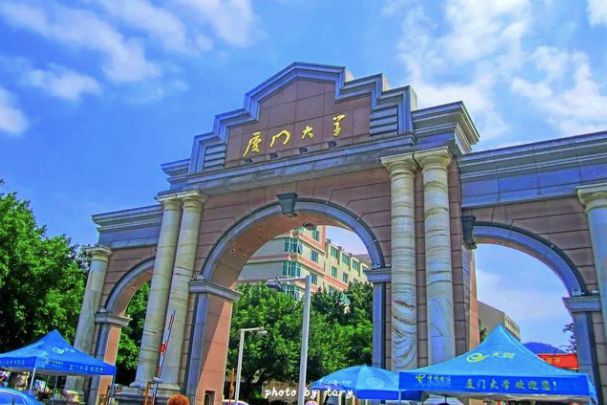 FB体育 FB体育平台盲目！广东女生能被厦门大学录取却信张雪峰选福州大学自动化(图1)