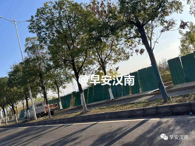 FB体育 FB体育平台华中科技大学军山校区靠近汉南地块正在打围！已有机械进场(图1)