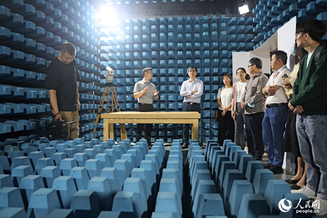 FB体育 FB体育平台“面对面”沟通、“点对点”回应 厦门举行光电显示产业“企业接待日”活动(图3)