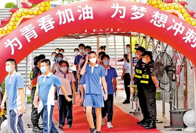适合报考“国企FB体育 FB体育平台”6大人气专业2022考生要有数过来人表示后悔(图1)