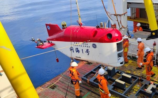 FB体育 FB体育平台“问海1号”6000米级自主遥控水下机器人正式交付(图1)