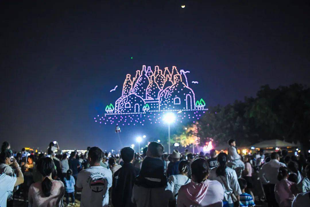 FB体育 FB体育平台千架无人机点亮弥勒夜空！万人围观(图7)