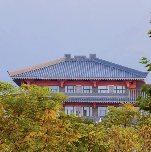 FB体育 FB体育平台西安建筑科技大学王牌专业它飞入繁空、潜至深海(图4)