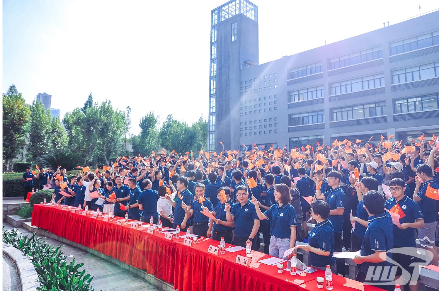 FB体育 FB体育平台【2023迎新季】机械学院2023级新生开学典礼喜迎1088颗“新星”(图2)