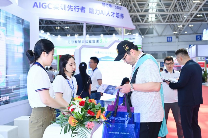 FB体育 FB体育平台木愚科技亮相中国高等教育博览会AIGC实训方案助力高职院校人才培养(图5)