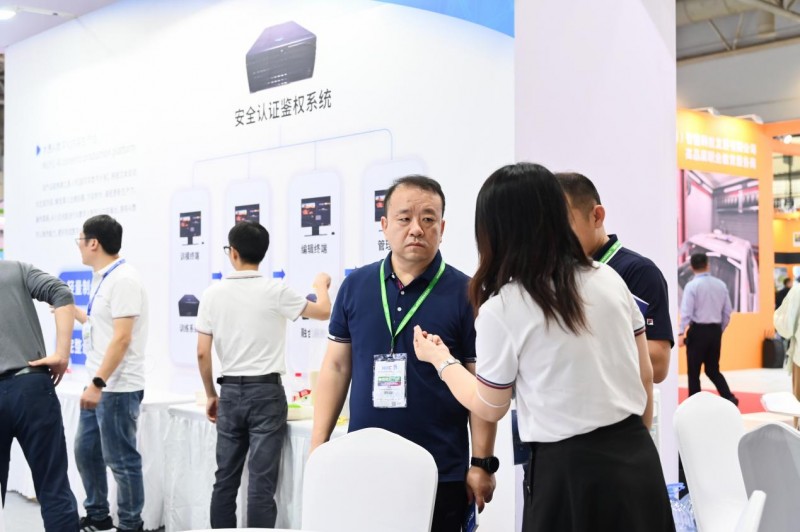 FB体育 FB体育平台木愚科技亮相中国高等教育博览会AIGC实训方案助力高职院校人才培养(图4)