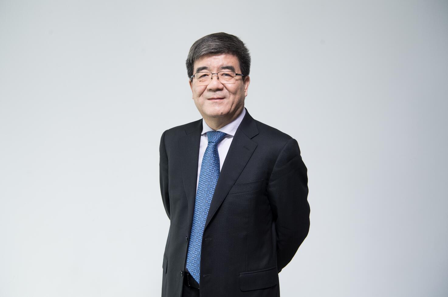 专访经济学家海闻FB体育 FB体育平台：今年完成GDP增长5%的目标没有问题(图1)