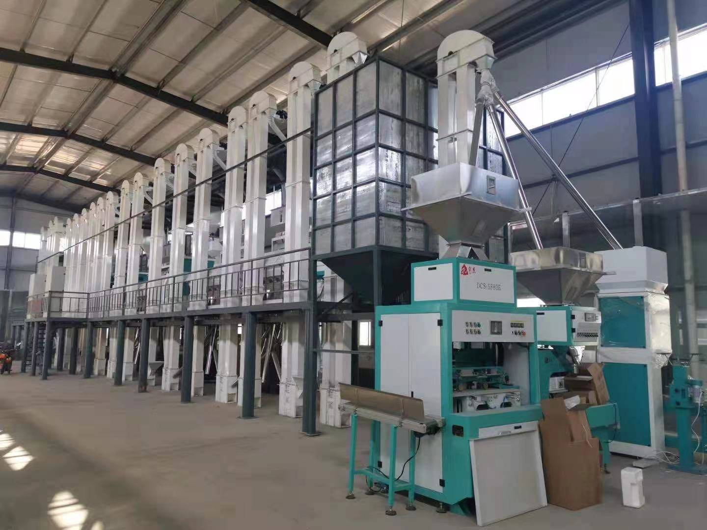 FB体育 FB体育平台定州自动化小型水稻双选加工设备每小时加工50kg黄金米成套机器(图1)